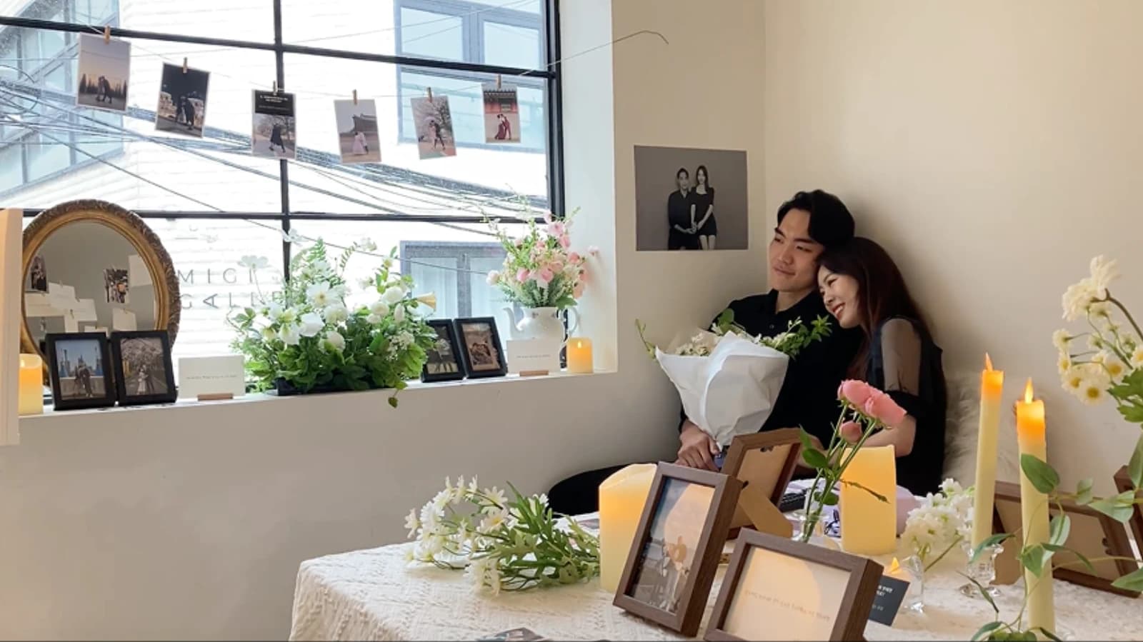 프로포즈 영상을 보는 장면